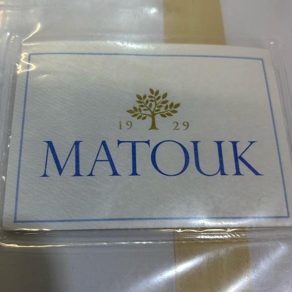 - Matouk Lowell Sand 600 TC Percale Duvet 86” X 92” Full/ Queen. $799 Value - Picture 5 of 5